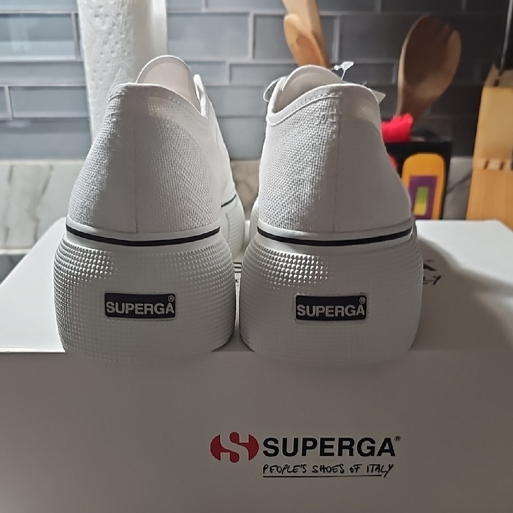 NWB - Superga Women's Classic White Platform Sneakers Size 8W - Picture 6 of 6